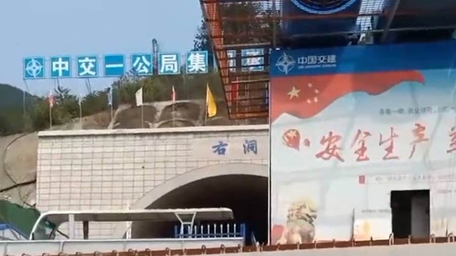 中交一公局集團(tuán)使用HC高速液壓夯實(shí)機(jī)在渝武高速中梁山隧道項(xiàng)目進(jìn)行路基夯實(shí)處理 中交一公局集團(tuán)使用HC高速液壓夯實(shí)機(jī)在渝武高速中梁山隧道項(xiàng)目進(jìn)行路基夯實(shí)處理